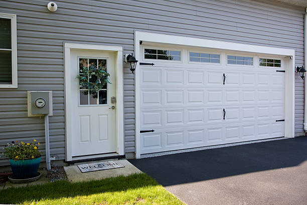 24/7 Emergency Garage Door Panel Replacement experts in New Holstein, WI
